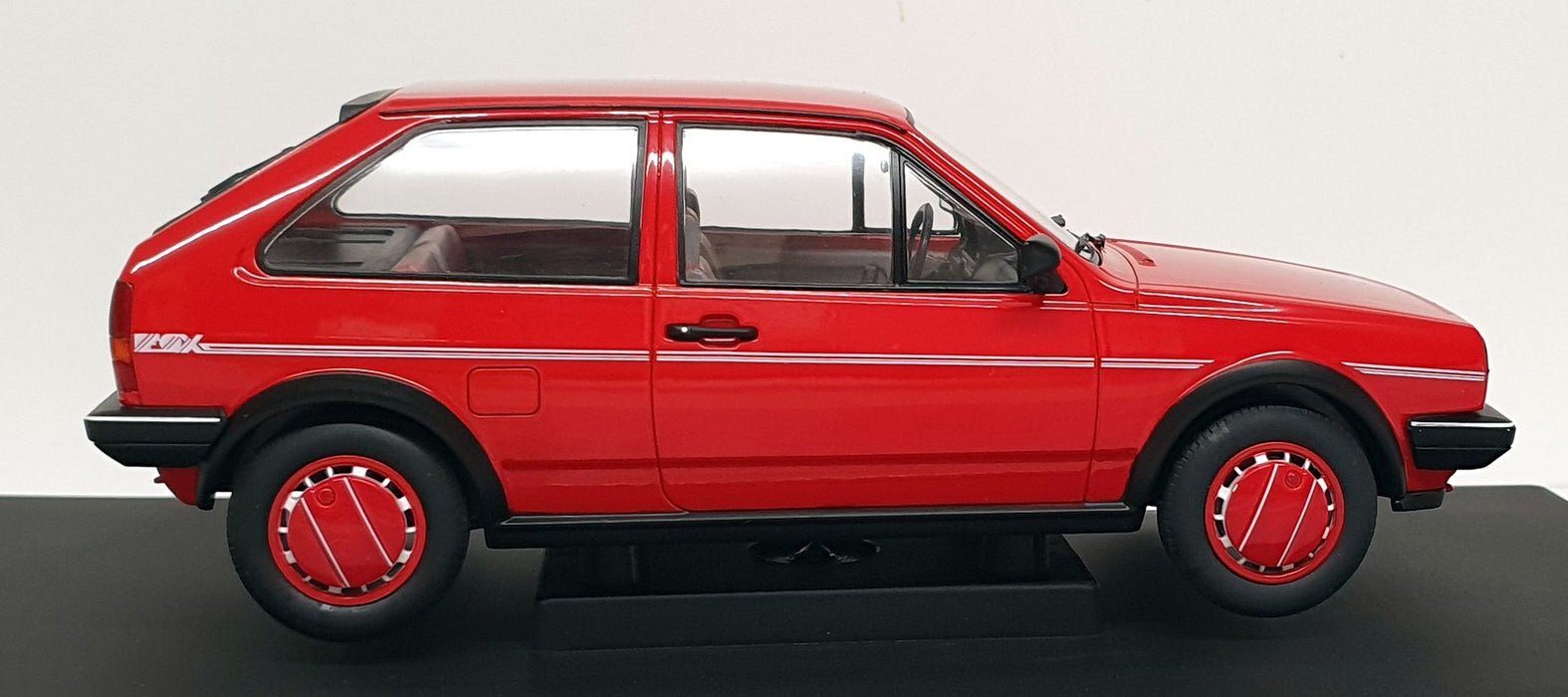 MCG 1/18 Scale Diecast MCG18523 - Volkswagen Polo II Fox - Red