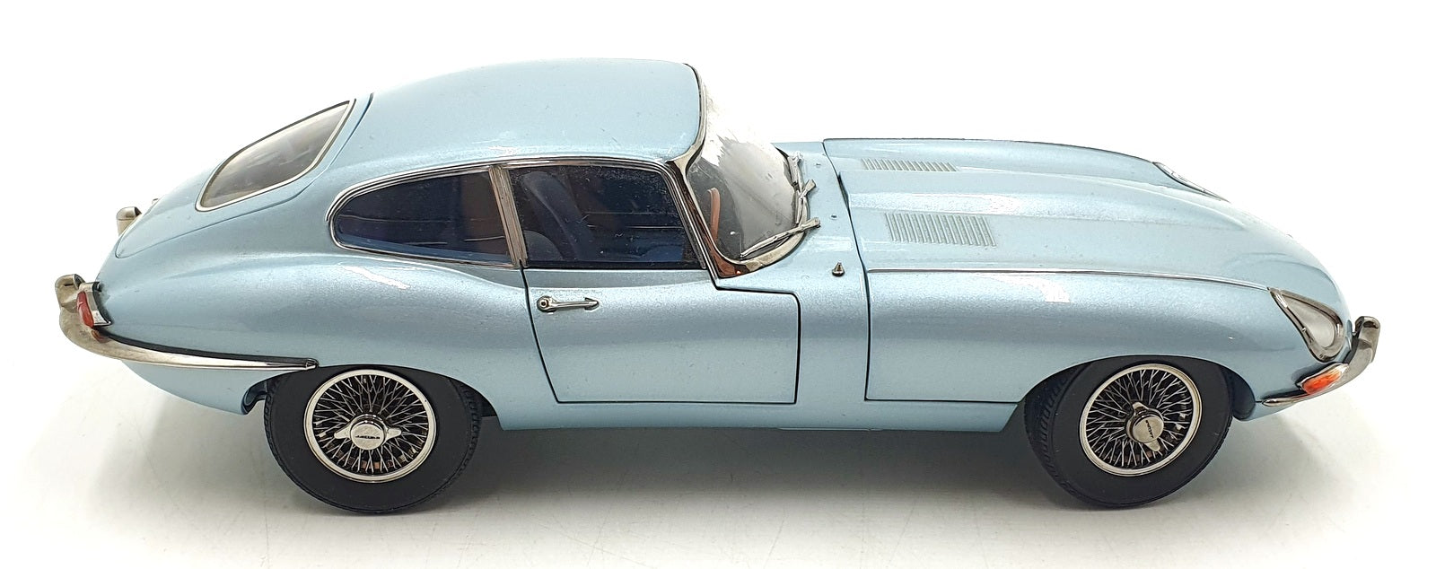 Kyosho 1/18 Scale Diecast DC19526A - Jaguar E-Type Coup - Met Light Blue