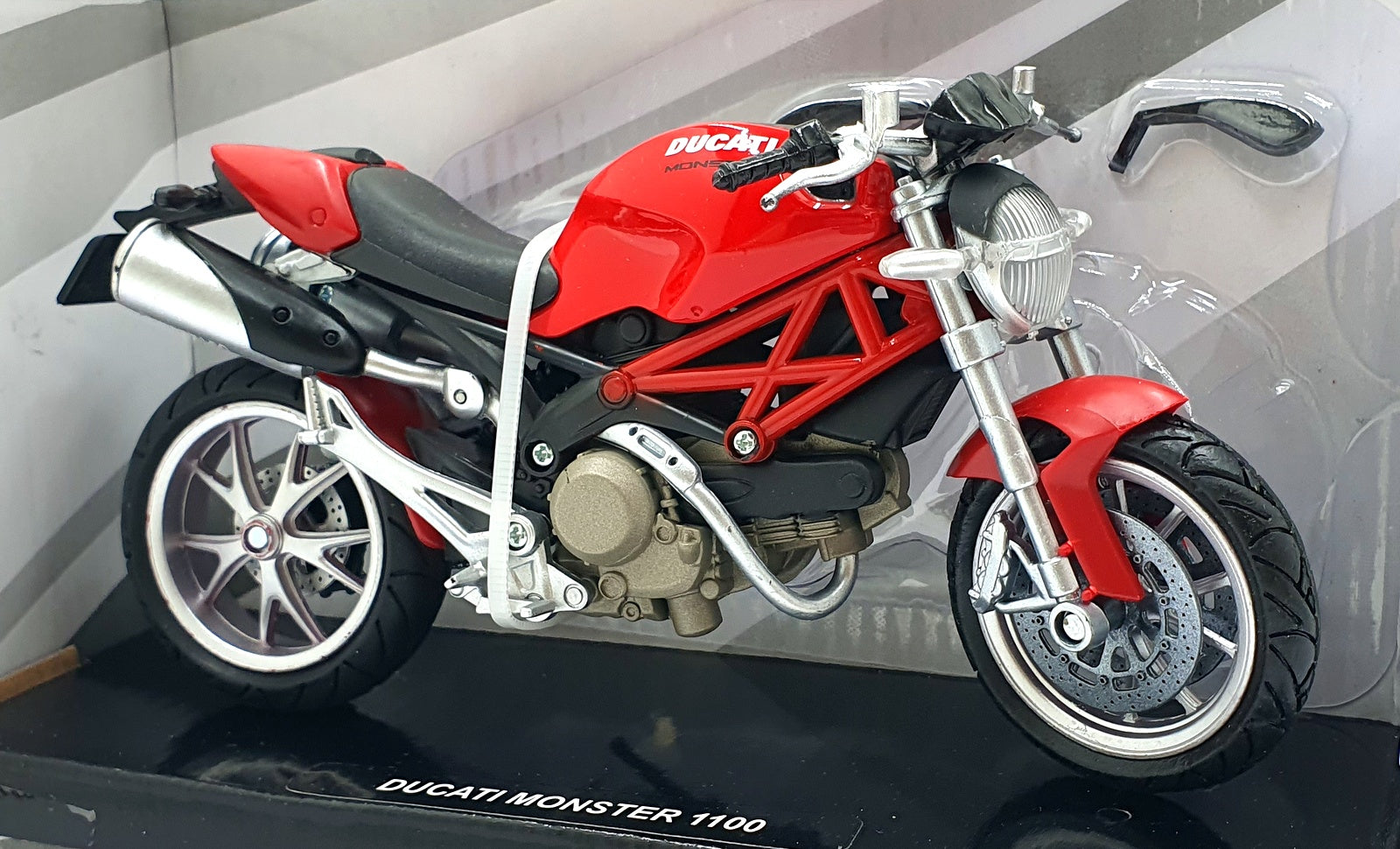 New Ray 1/12 Scale Diecast 44023A - Ducati Monster 1100 - Red