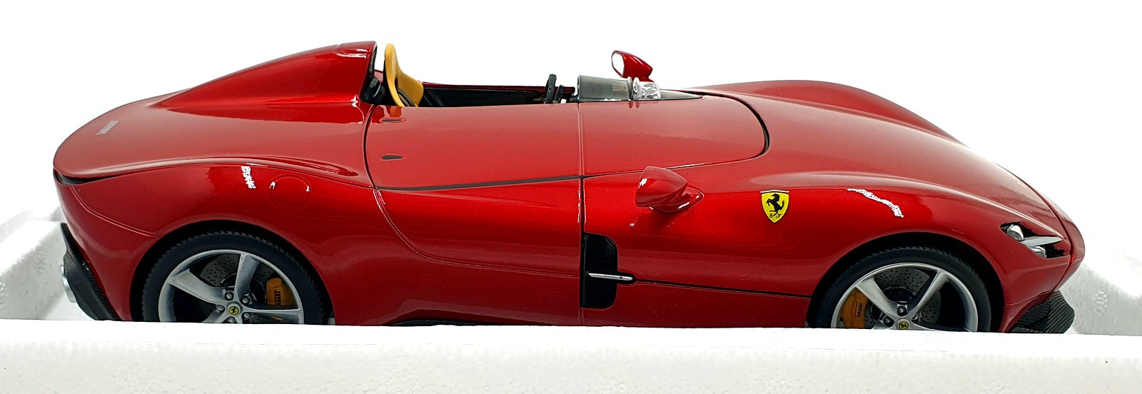 Burago 1/18 Scale Diecast 18-16909 - Ferrari Monza SP1 - Red