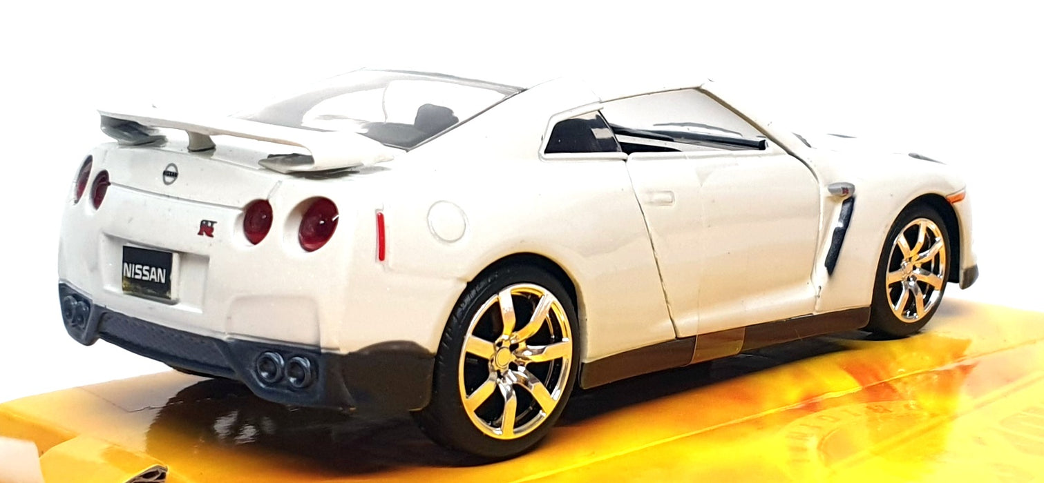 Jada 1/32 Scale 20006 - 2009 Nissan GT-R - White