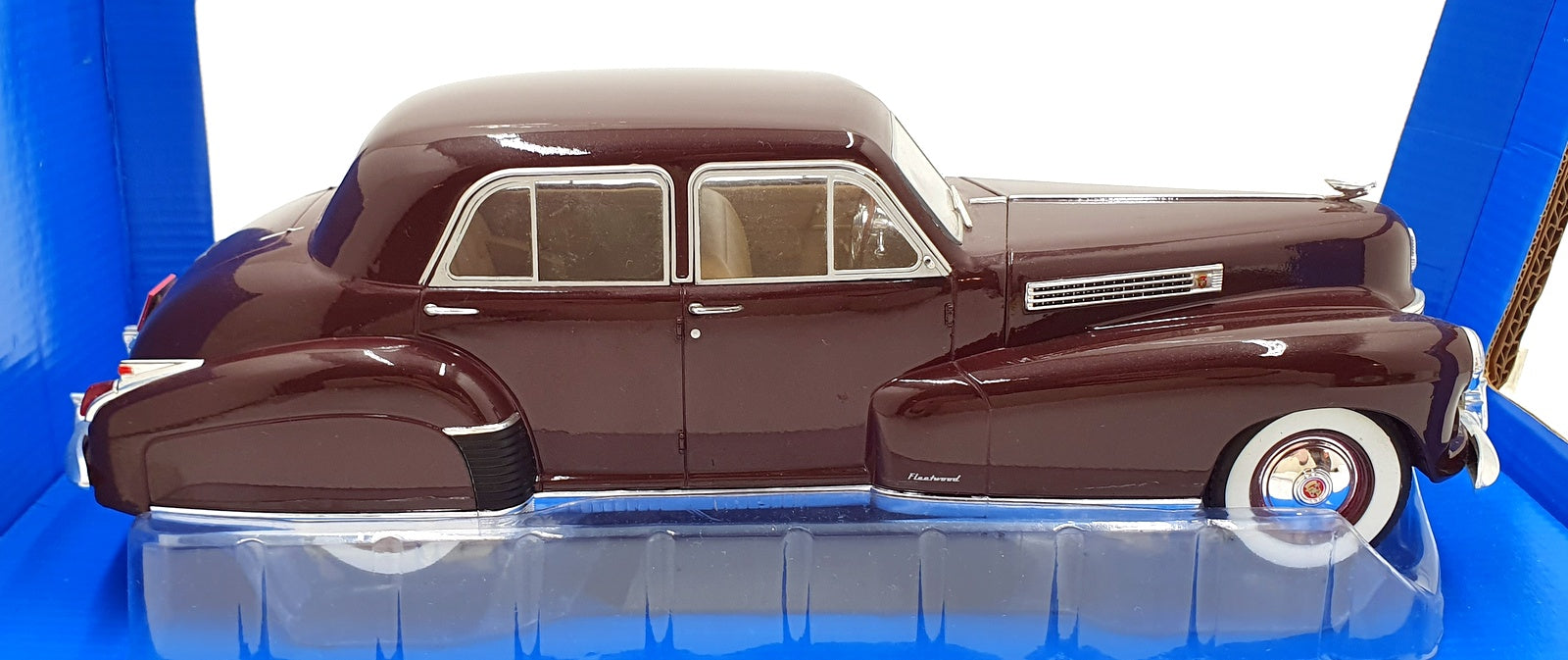 Model Car Group 1/18 Scale MCG18071 - Fleetwood Series 60 Sedan 1941 Red