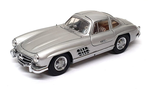 Franklin Mint 1/24 Scale 17626B - 1954 Mercedes Benz 300SL - Silver