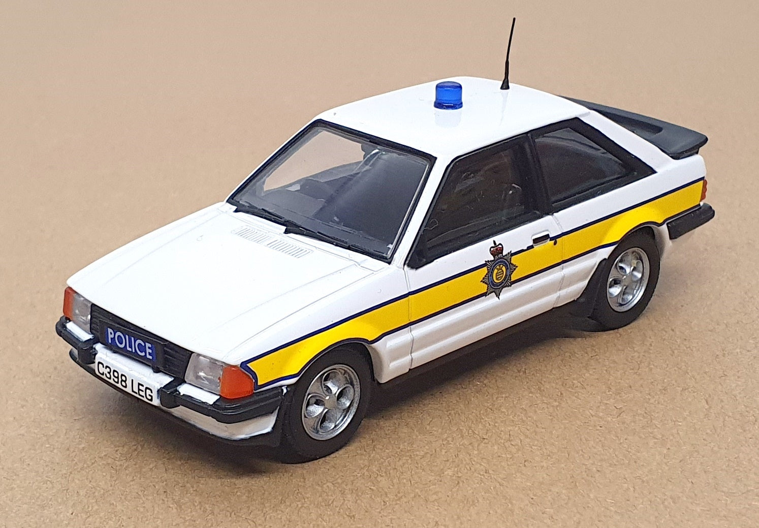 Vanguards 1/43 Scale VA11002 - Ford Escort XR3i Cambridgeshire Police