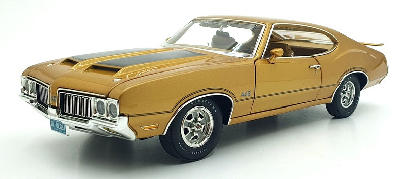 Acme 1/18 Scale Diecast A1805604 1970 Oldsmobile 442 Holiday Coupe - Gold