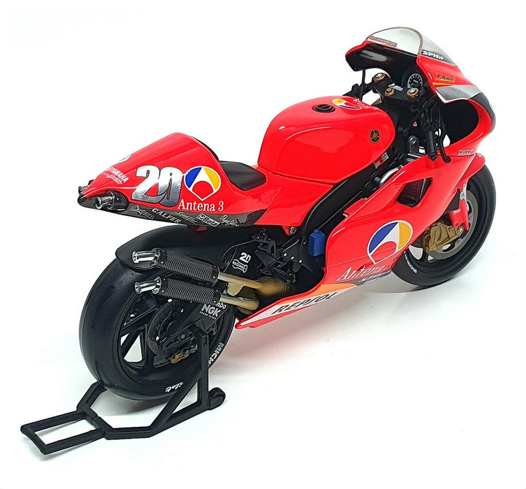 Minichamps 1/12 Scale 122 026320 - Yamaha YZR 500 Riba MotoGP 2002 - Signed