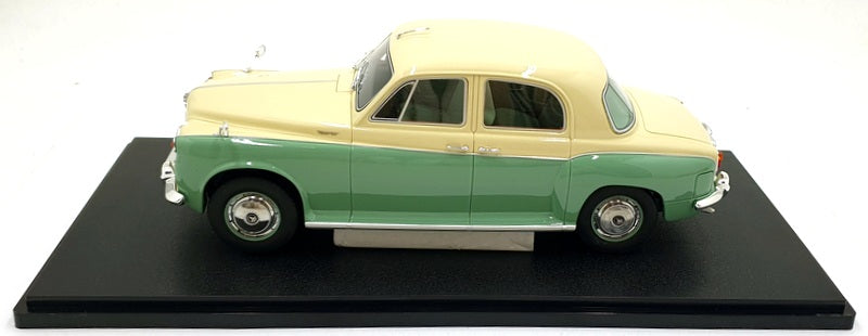 Cult 1/18 Scale Resin CML173-3 - Rover 110 P4 - White/Green