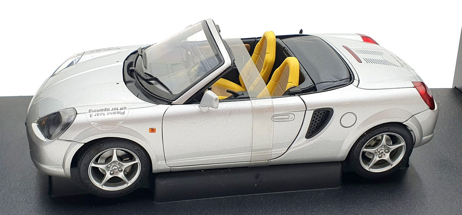 Autoart 1/18 Scale Deicast 78716 - Toyota MR2 Spyder 2000 RHD - Silver