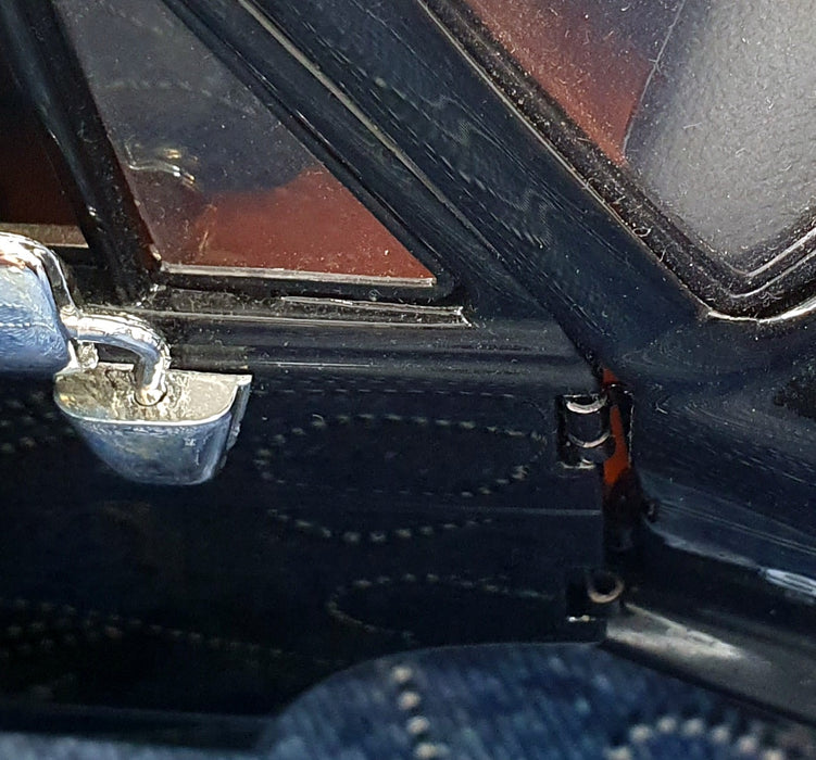 HIGHWAY 61 1/16 Scale 50173 - 1974 Chevrolet Custom Van - Black/White Stripes