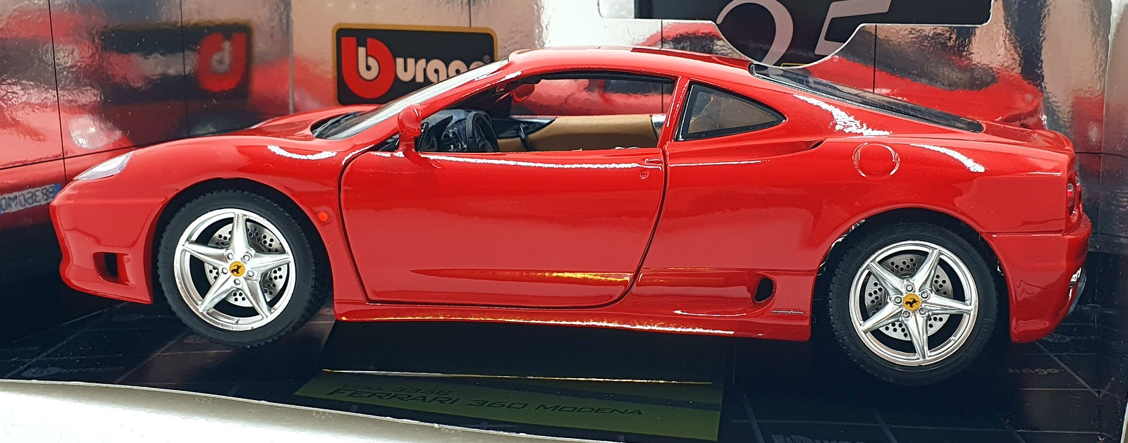 Burago 1/18 Scale Diecast 3358 - 1999 Ferrari 360 Modena - Red
