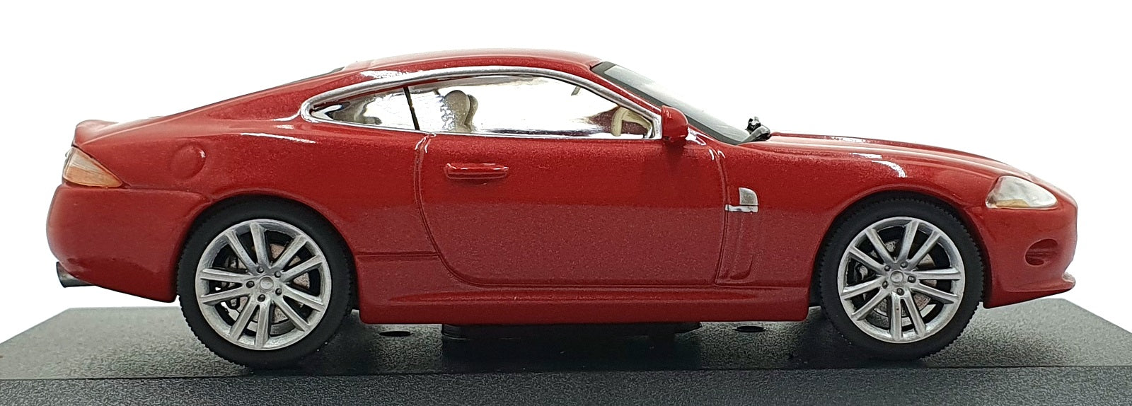 Atlas Editions 1/43 Scale 4 641 109 - Jaguar XK Coupe - Red