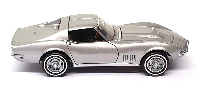 Franklin Mint 1/24 Scale B11E042 1968 Chevrolet Corvette Sport Coupe Silver Grey