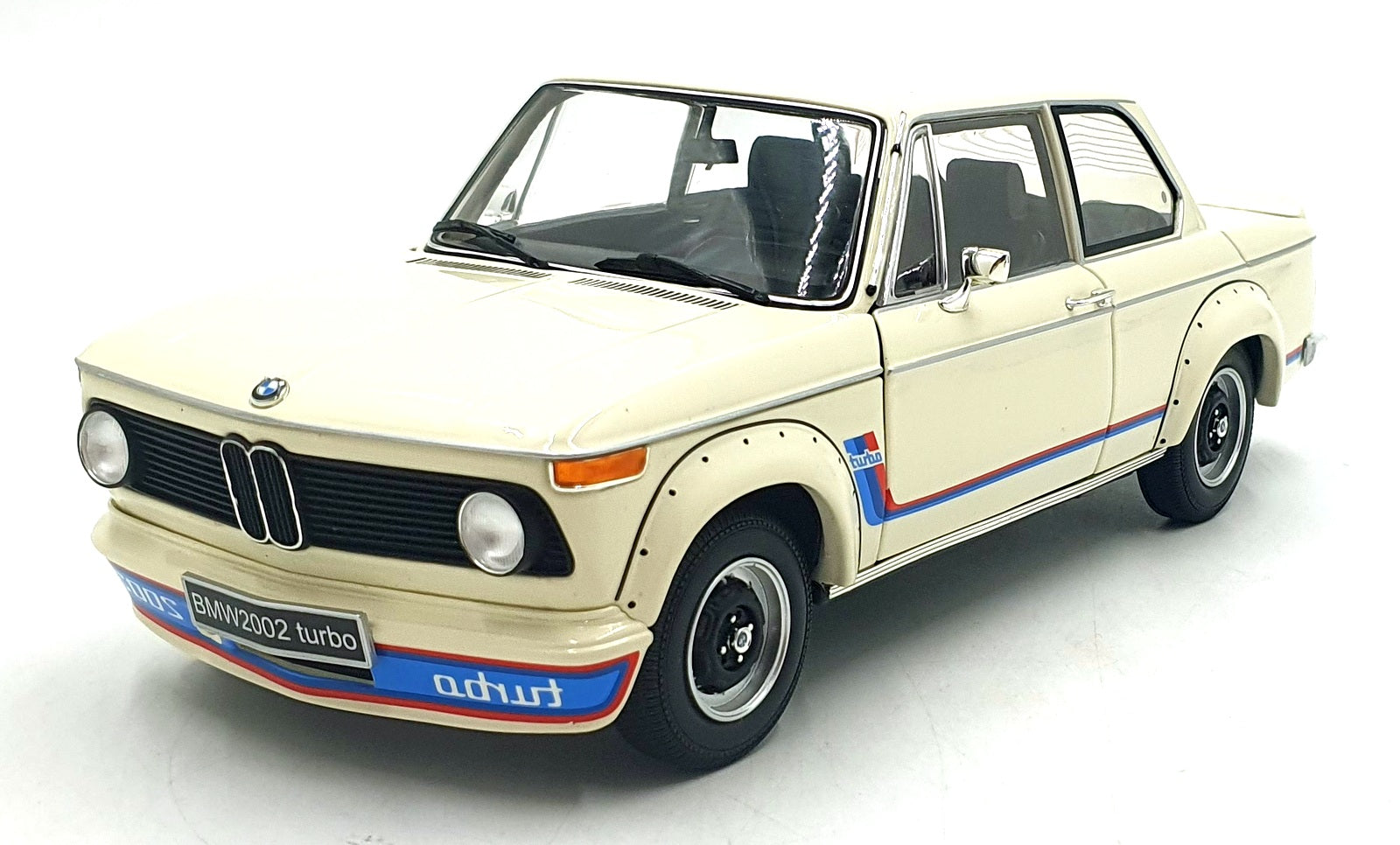 Kyosho 1/18 Scale 08544W - BMW 2002 Turbo - White