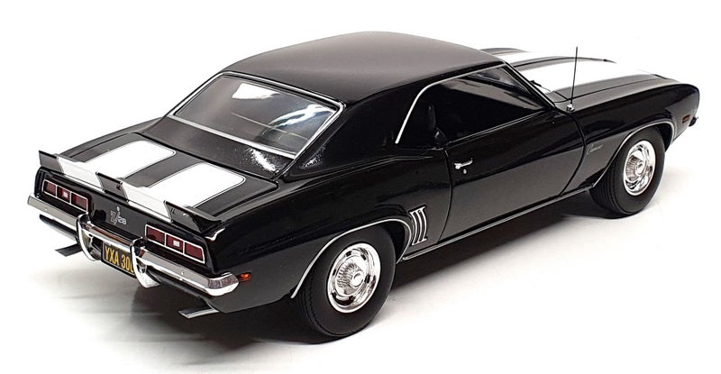 First Gear 1/25 Scale 40-0237 - 1969 Chevrolet Camaro Z/28 - Black/White