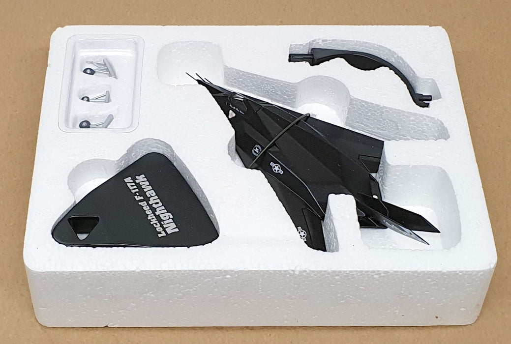 Atlas Editions 1/144 Scale 3 903 024 - Lockheed F-117A Nighthawk Aircraft