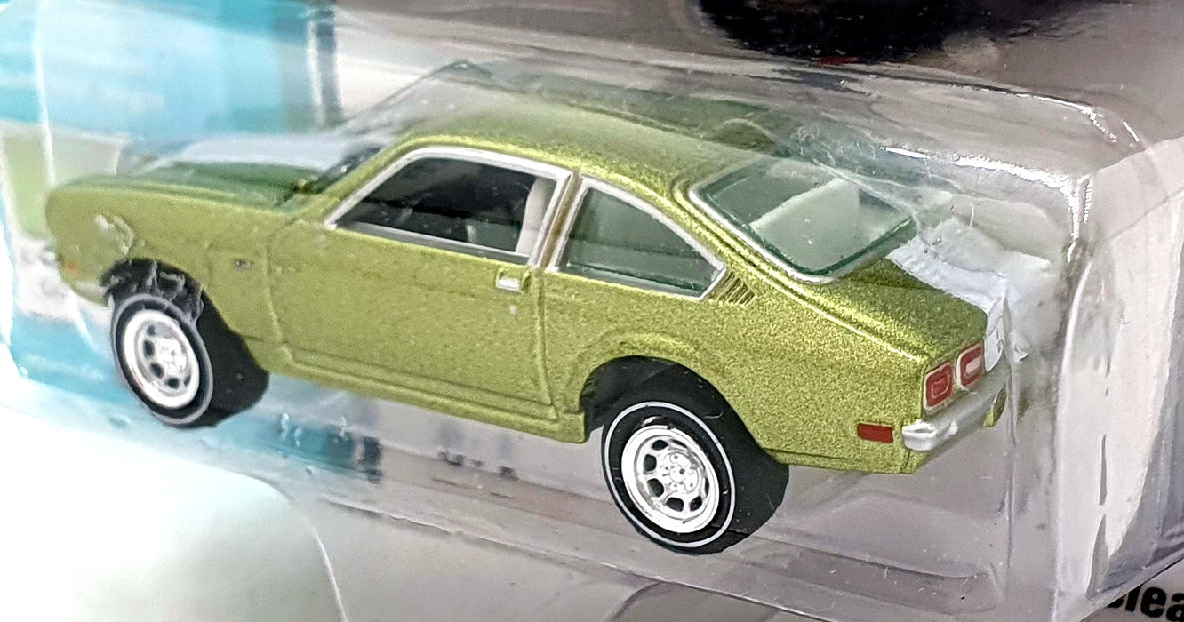 Johnny Lightning 1/64 Scale JLCG019 C. Gold 1972 Chevrolet Vega GT Gulf Green