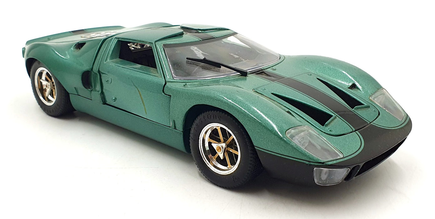Universal Hobbies 1/18 Scale Diecast 22426J - Ford GT 40 - Green/Black
