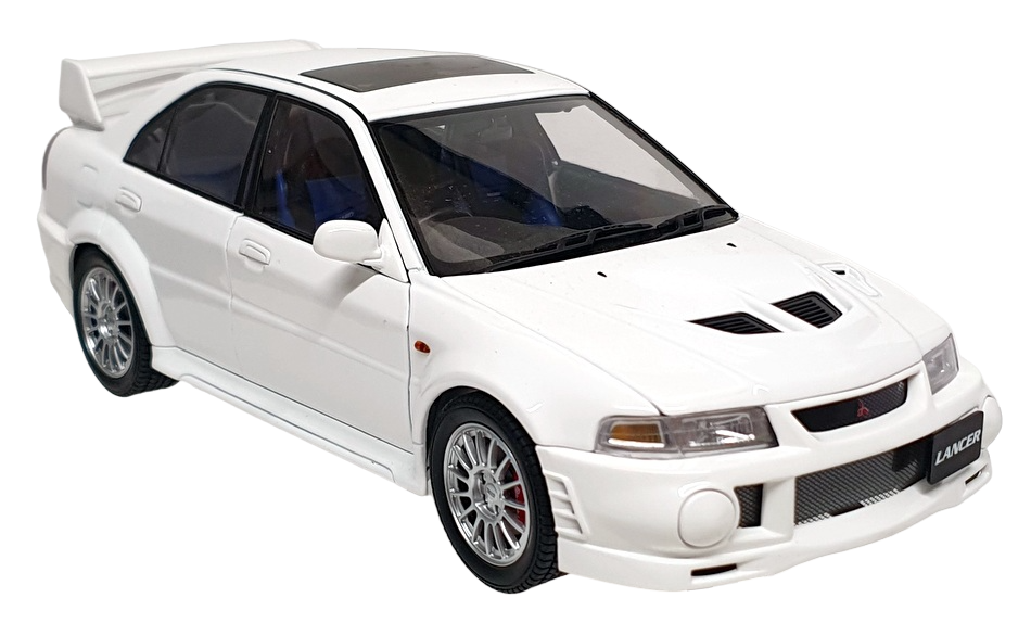 Autoart 1/18 Scale DC21823Y - Mitsubishi Lancer Evolution V/VI - White