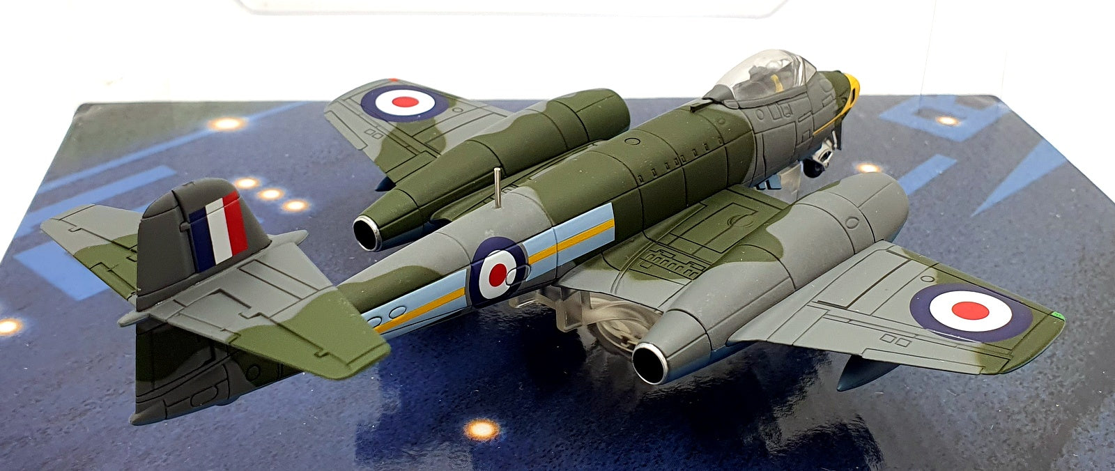 Corgi 1/72 Scale AA35005 - Gloster Meteor FR.Mk.9 208 Sqn RAF Cyprus 1956