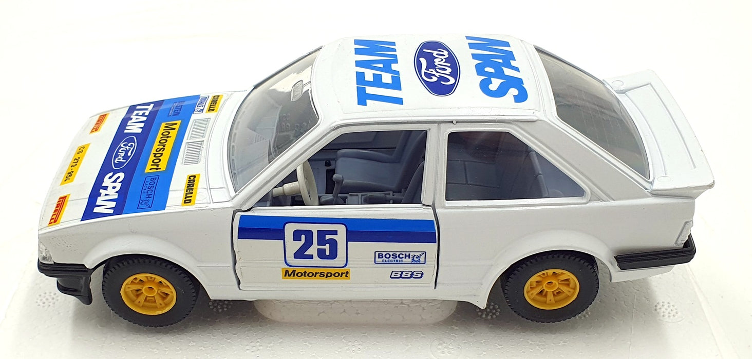 Burago 1/24 Scale Diecast 9120 - Ford Escort XR3 #25 Team Span - White