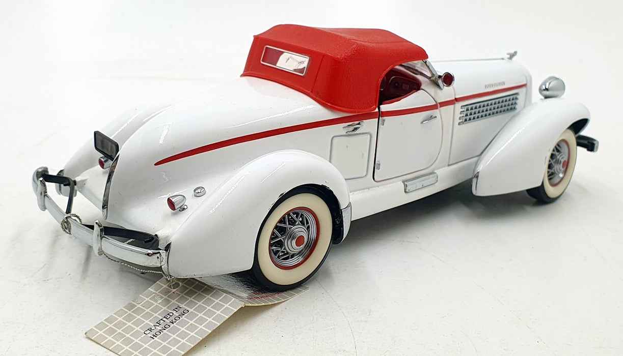 Franklin Mint 1/24 Scale 9126E - 1935 Auburn 851 Speedster - White/Red