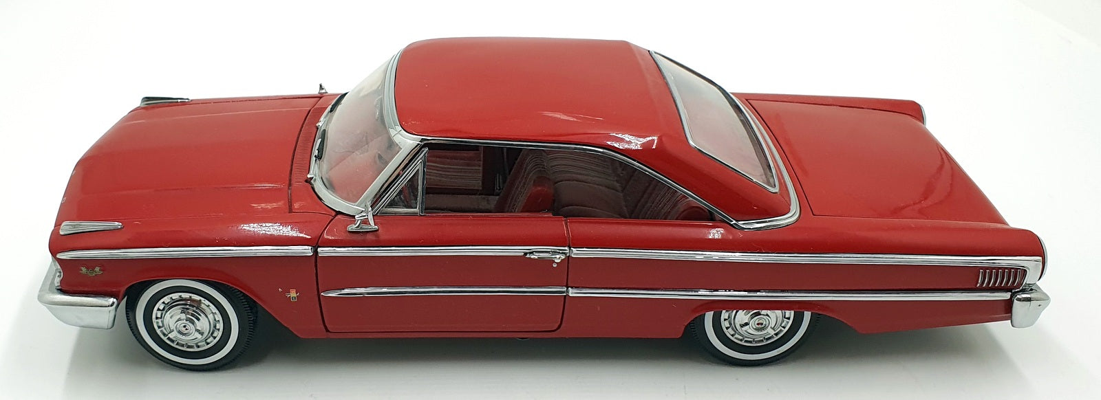 Sun Star 1/18 Scale Diecast 12226J - 1963 Ford Galaxie 500 XL - Red
