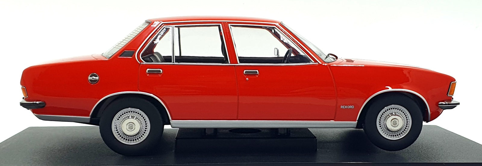 MCG 1/18 Scale Diecast MCG18563 - Opel Rekord D - Red