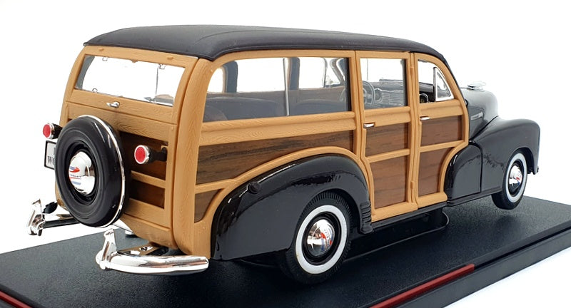 Maisto 1/18 Scale Diecast 36854 - 1948 Chevrolet Fleetmaster (Woody) Burgundy