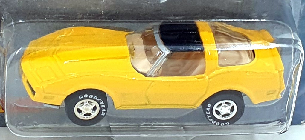 Johnny Lightning 1/64 Scale 352-03 - Muscle Cars 1982 Chevrolet Corvette T-Top