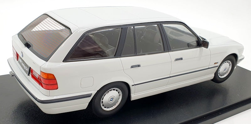 Triple9 1/18 Scale Diecast T9-1800404 - BMW 5 Series Touring E34 Alpine White