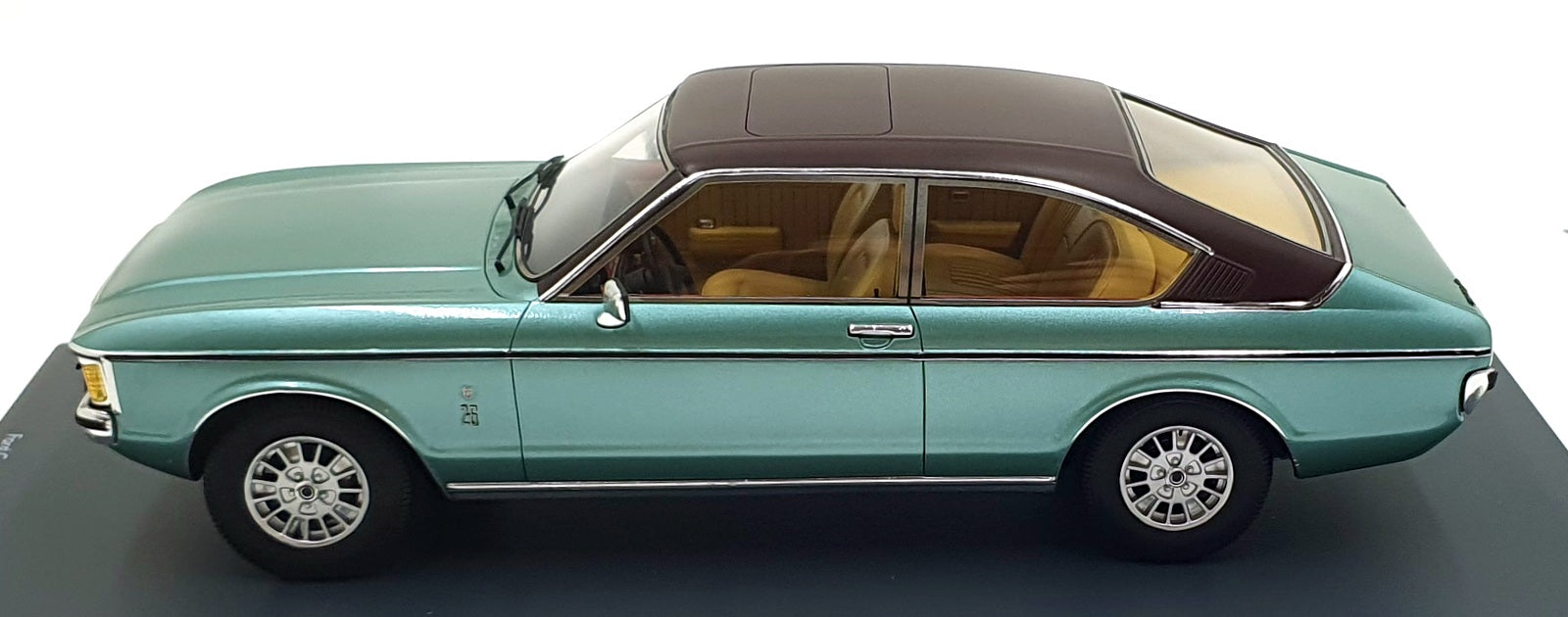 Schuco 1/18 Scale Resin 45 004 9200 - 1974 Ford Granada Coupe - Green