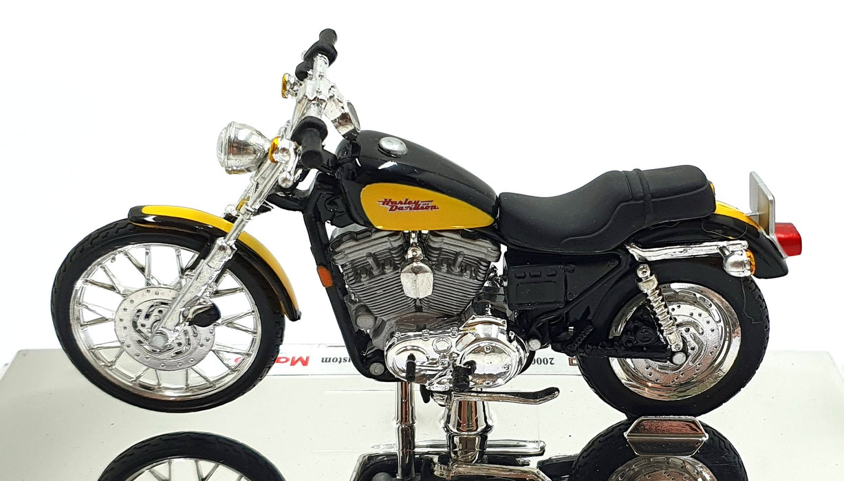 Maisto 1/18 Scale 39702 - Harley Davidson 2000 XL 1200C Sportster 1200 Custom