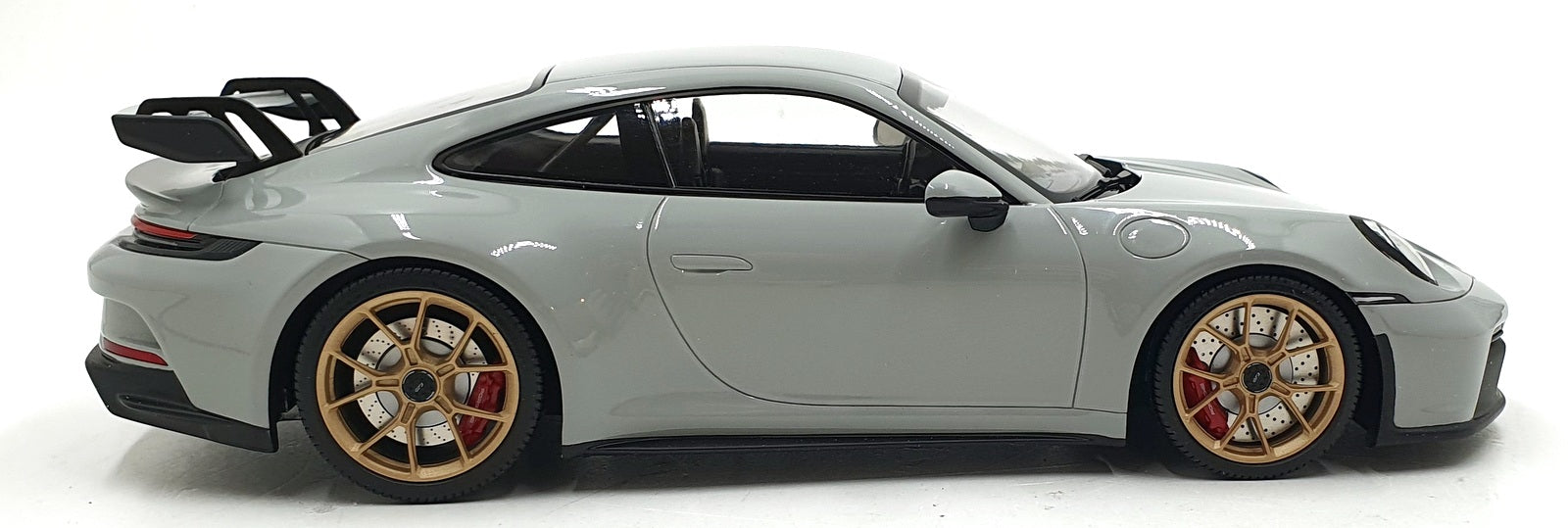 Minichamps 1/18 scale 117 069001 - 2021 Porsche 911 (992) GT3 Chalk Gold