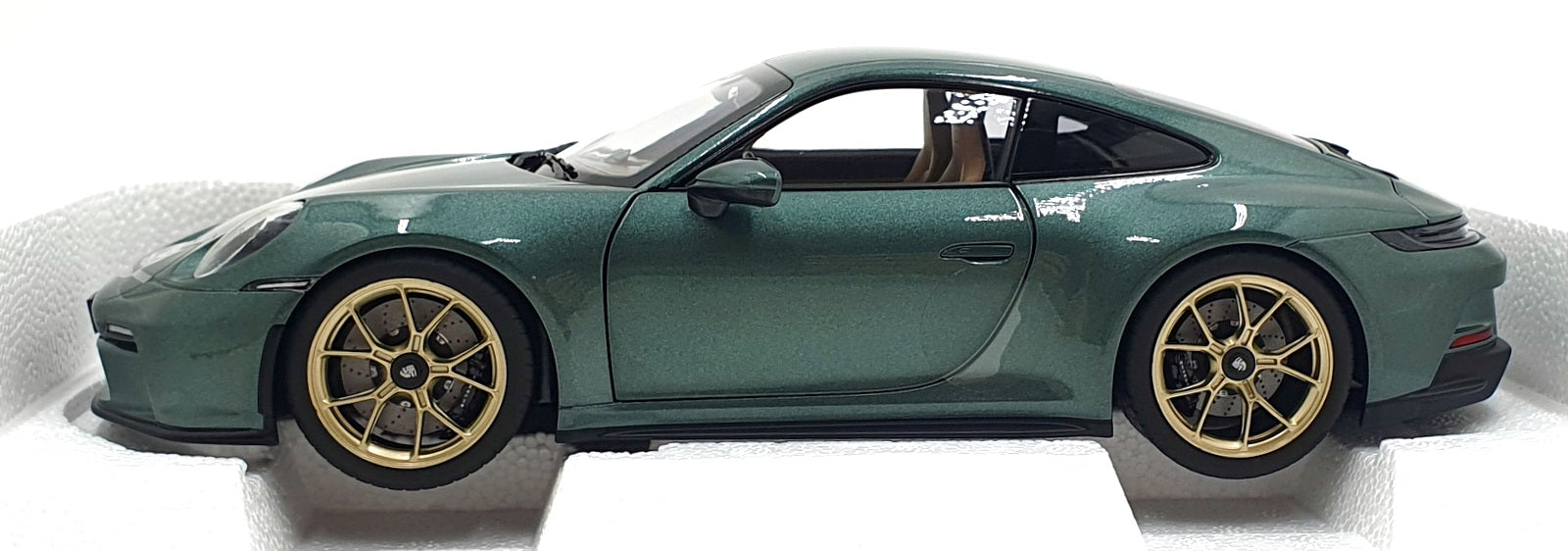 Norev 1/18 Scale Diecast 187382 - 2021 Porsche 911 GT3 - Met. Green