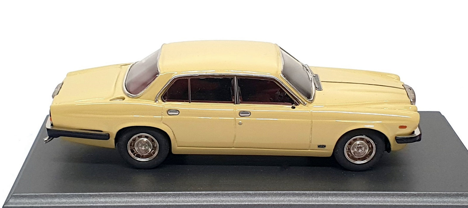 SMTS 1/43 Scale VDU 342X - 1981 Daimler Sovereign Arthur Daley Minder - P. Beige