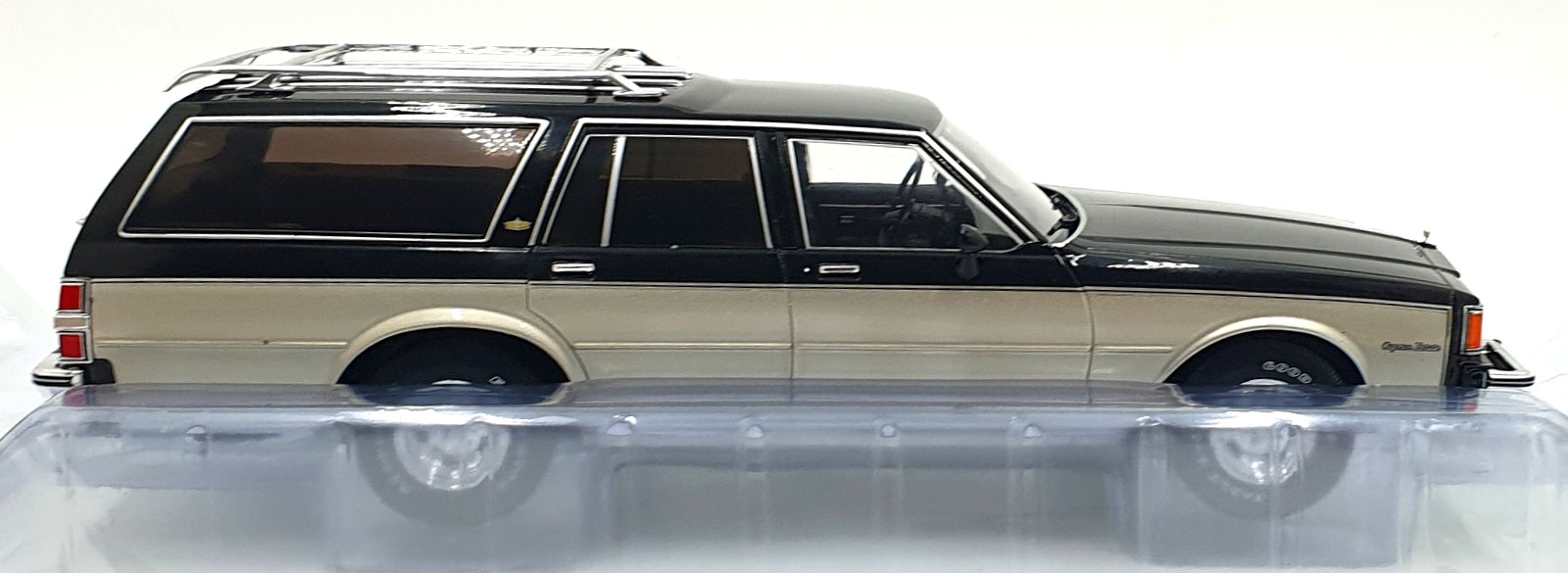 MCG 1/18 Scale Diecast MCG18478MCW - 1985 Chevrolet Caprice Estate Wagon - Black