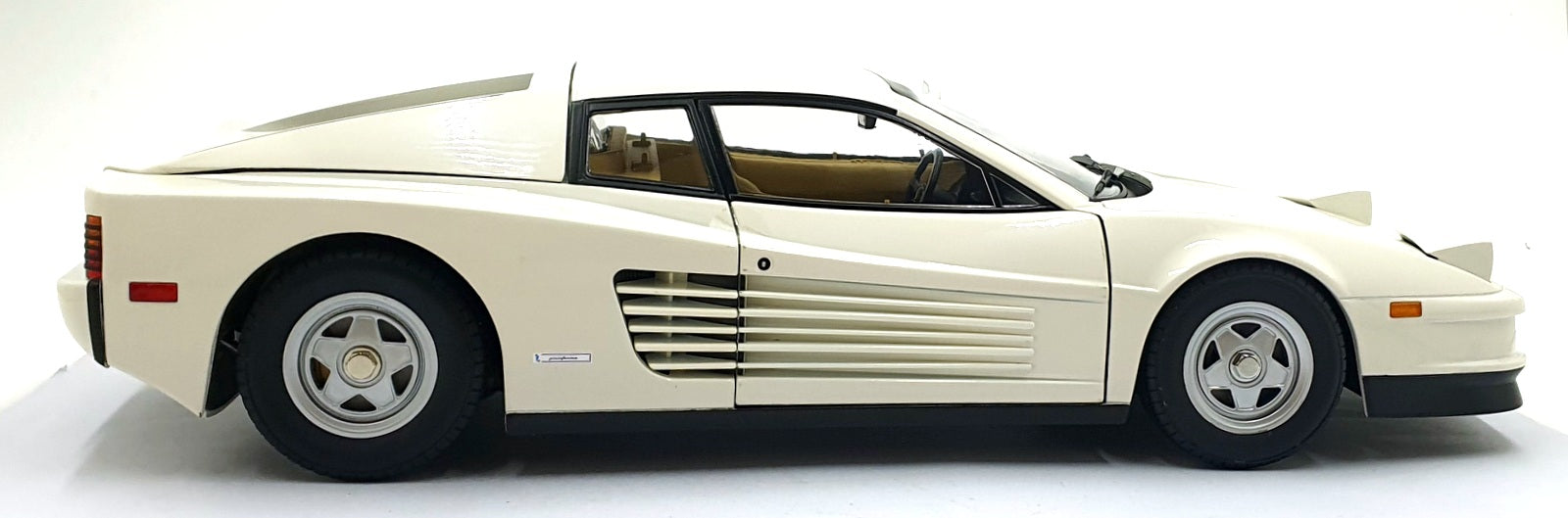 KK Scale 1/12 Scale KKDC120203 - 1984 Ferrari Testarossa Monospeccio US-Version