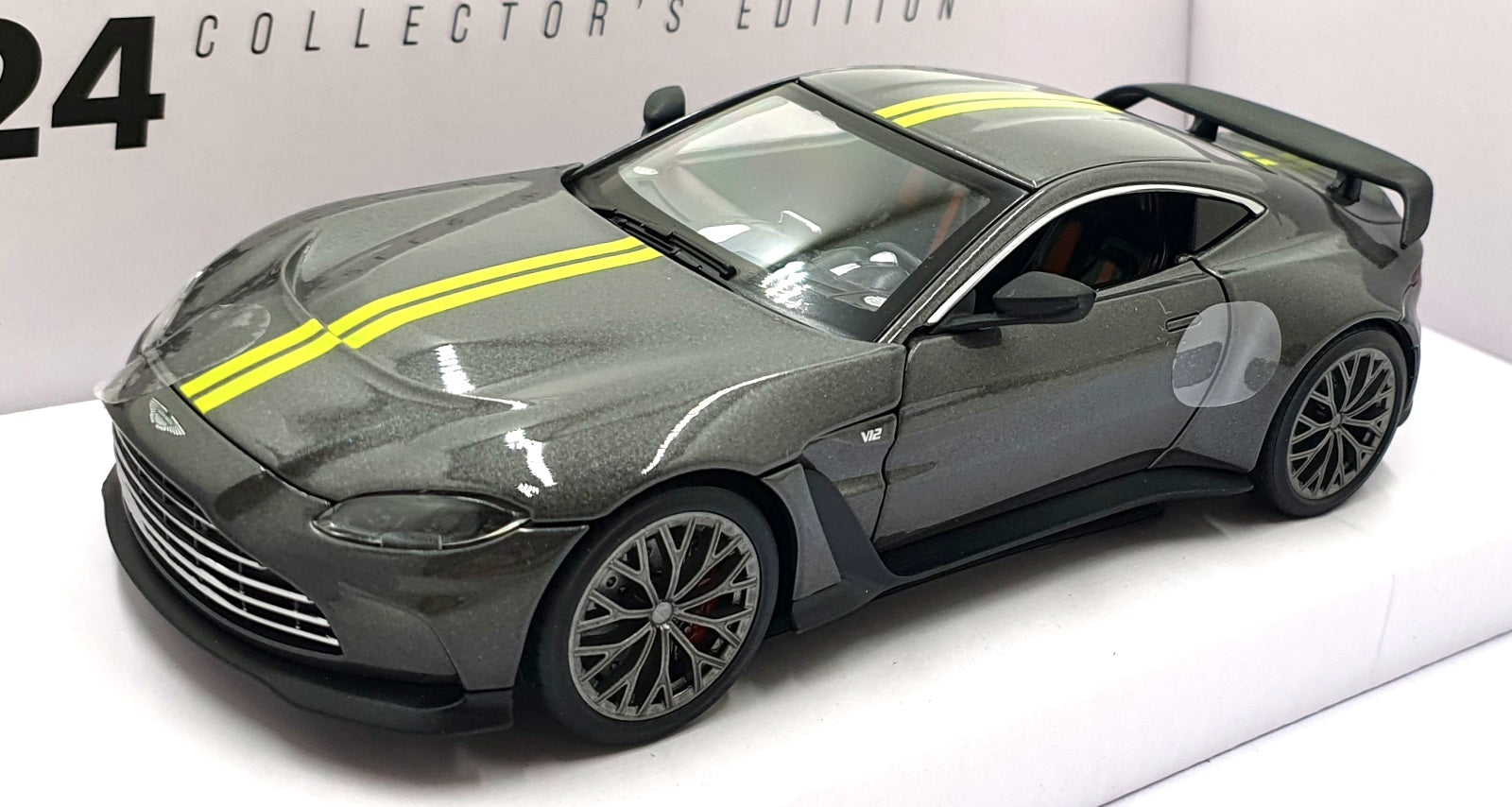 CMJ 1/24 Scale Diecast AMV12GY - Aston Martin Vantage V12 - Met. Grey