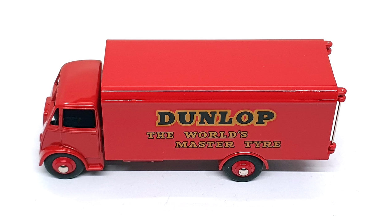 DAN-TOYS Reproduction DAN-267 - Guy Van Dunlop - Red