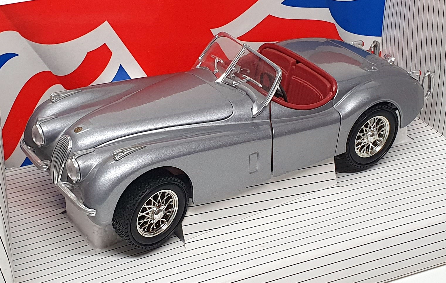 Ertl 1/18 Scale Diecast 07482 - 1948 Jaguar XK120 - Met. Grey