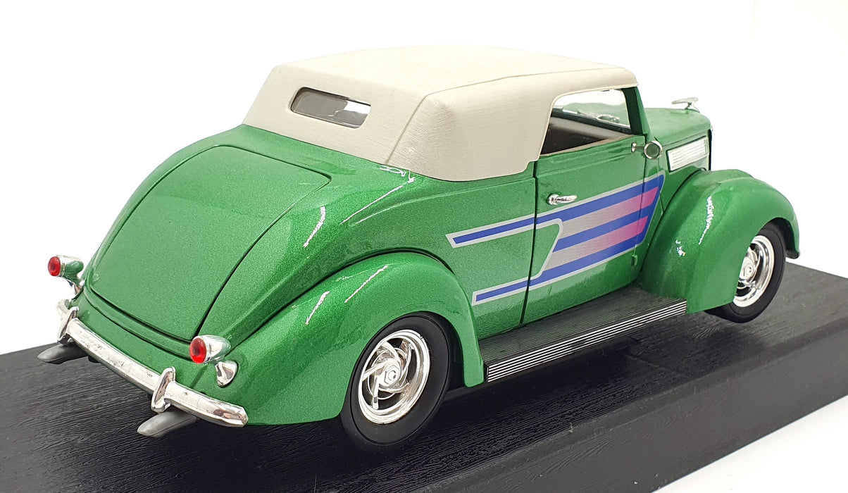 Road Signature 1/18 Scale Diecast 92239 - 1937 Ford Convertible - Green