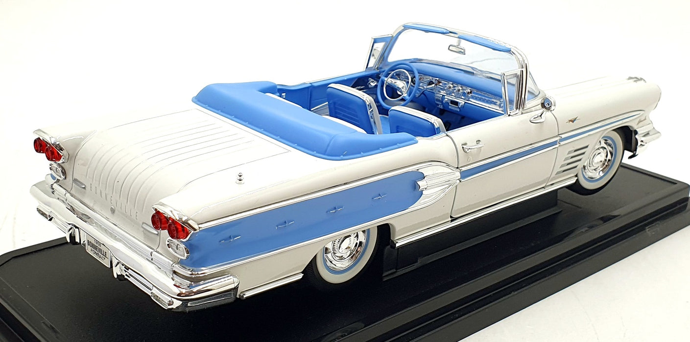 Road Signature 1/18 Scale Diecast 92438 - 1958 Pontiac Bonneville - White