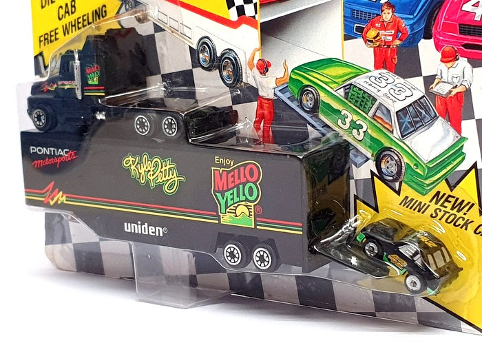 Racing Champions 1/64 Scale 03102 - Pontiac M/Sport Petty Mello Yello Truck