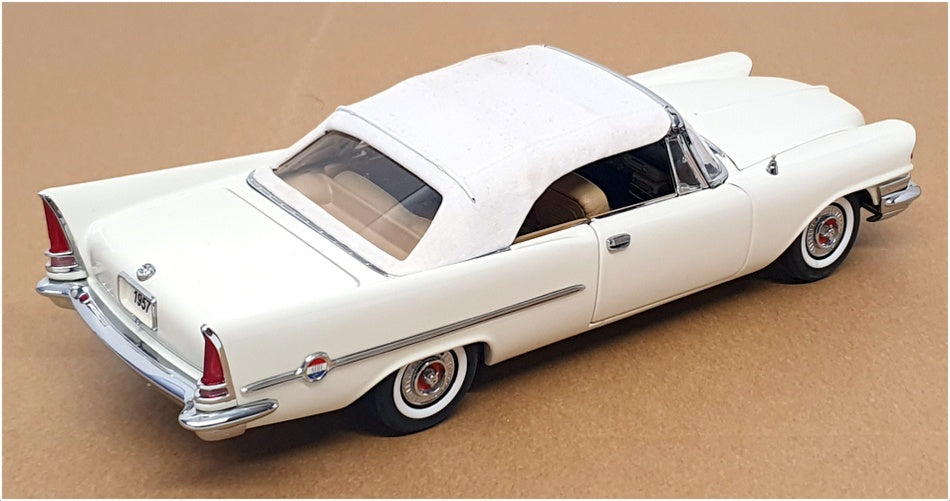 Danbury Mint 1/24 Scale D103 - 1957 Chrysler 300C Convertible - White 