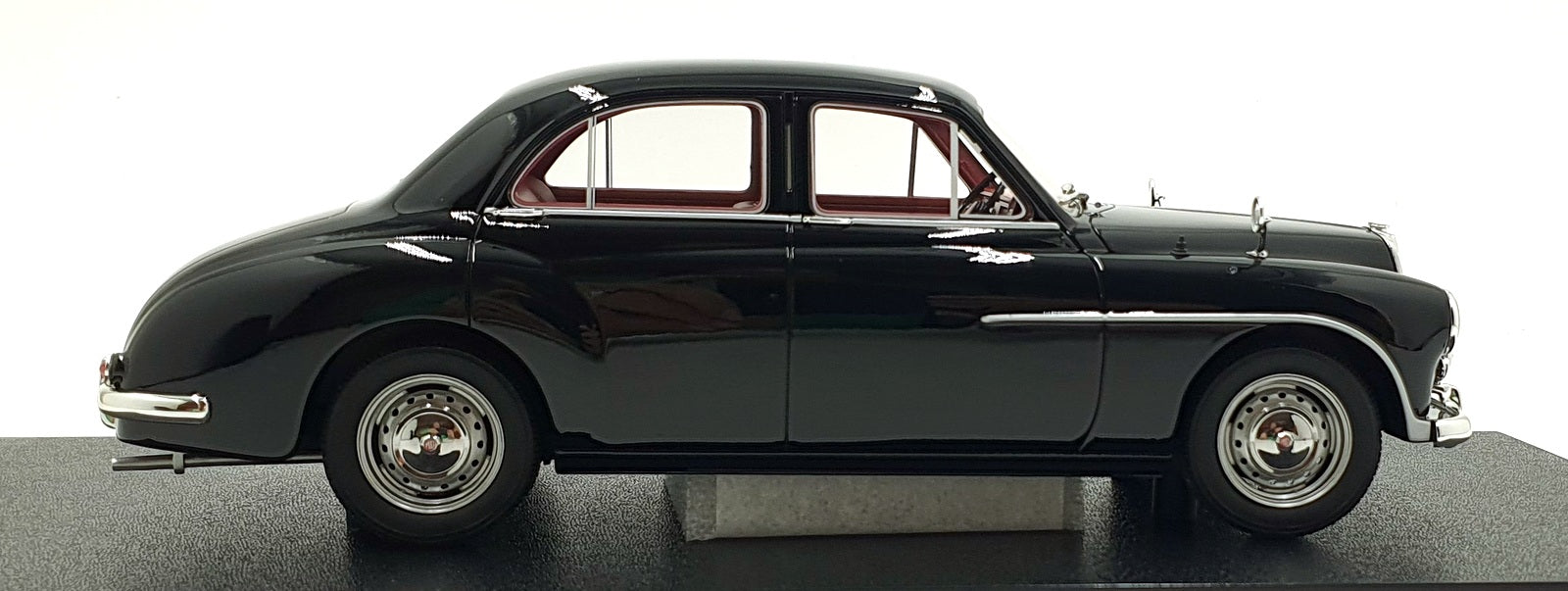 Cult 1/18 Scale Resin CML203-3 - 1953-1956 MG Magnette ZA - Black