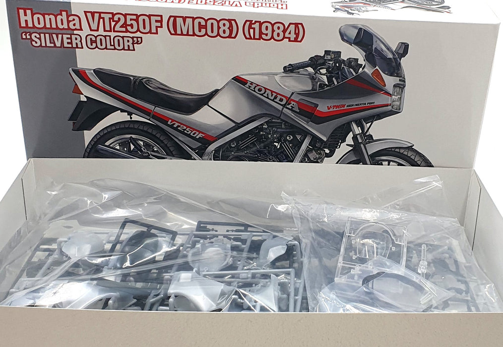 Hasegawa Kits 1/12 Scale 21771 - 1984 Honda VT250F (MC08) - Silver