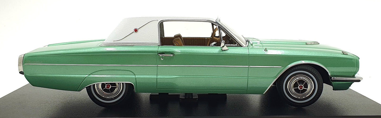 KK Scale 1/18 Scale KKDC181383 - 1966 Ford Thunderbird Landau Coupe - Met. Green