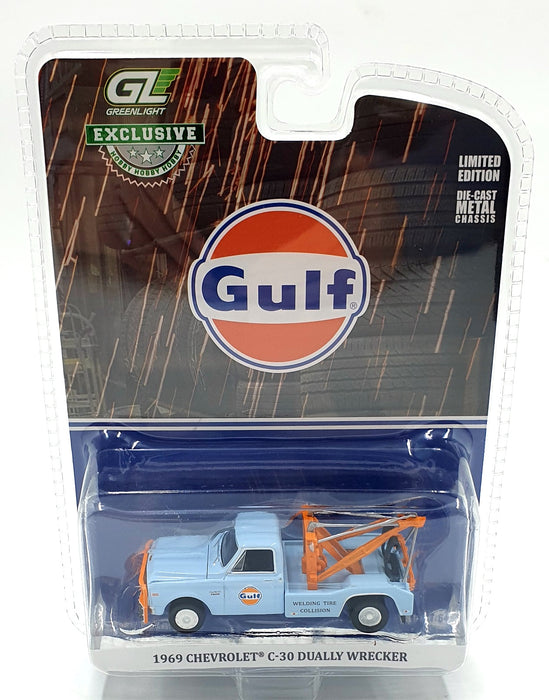 Greenlight 1/64 Scale 30275 - 1969 Chevrolet C-30 Dually Wrecker - Gulf