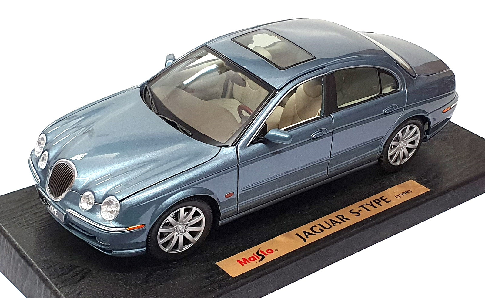 Maisto 1/18 Scale Diecast 31865 - 1999 Jaguar S Type - Met. Lt. Blue