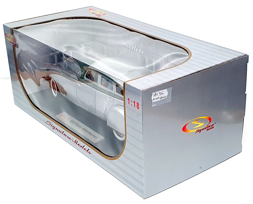 Signature 1/18 Scale 18136 - 1933 Pierce Arrow Silver Arrow - Silver/Green